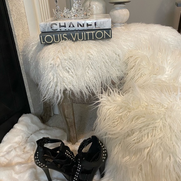 Black Studded Stiletto - Picture 3 of 3